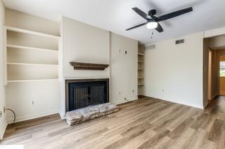 Foto del edificio - 6910 Hart Ln