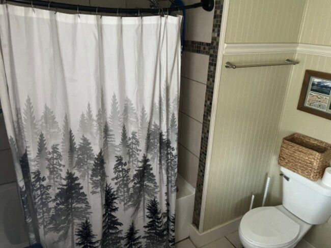 Building Photo - 9041 E Hatchery Rd