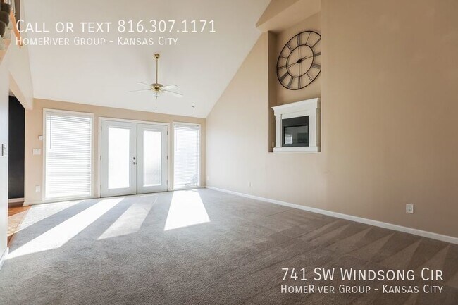 Building Photo - 741 SW Windsong Cir
