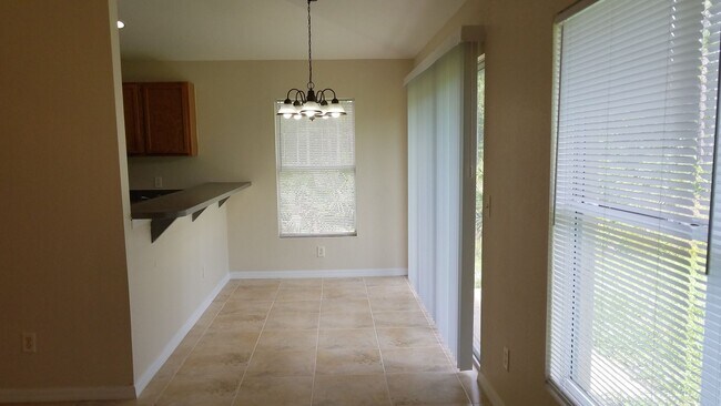 Foto del edificio - !!! AVAILABLE NOW !!!   !!!PRICE REDUCED!!...