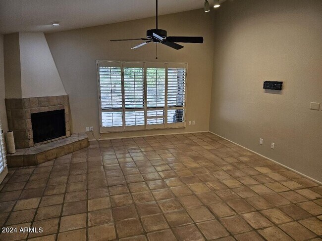 Foto del edificio - 3124 E Meadowbrook Ave