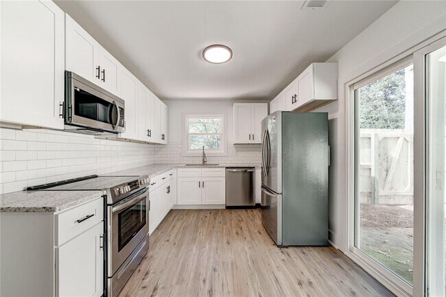 Foto del edificio - 1060 Mathews Ct