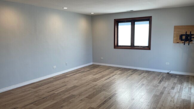 Building Photo - 960 S Des Plaines River Rd