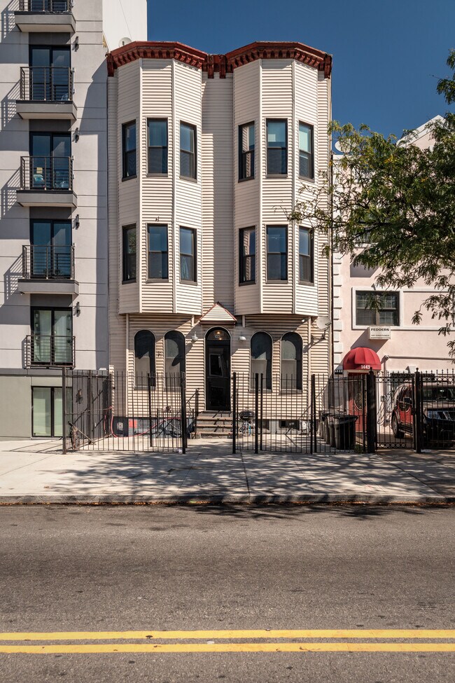 Foto del edificio - 1441 Bushwick Ave