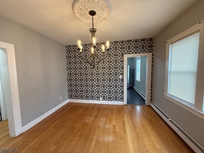 Building Photo - 28 Sabina St