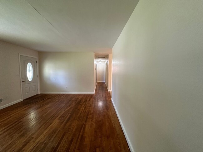 Building Photo - 1408 Dermott Ave
