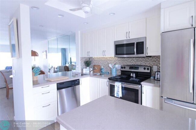 Foto del edificio - 440 Paradise Isle Blvd