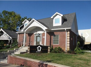 Building Photo - 631 N College Ave