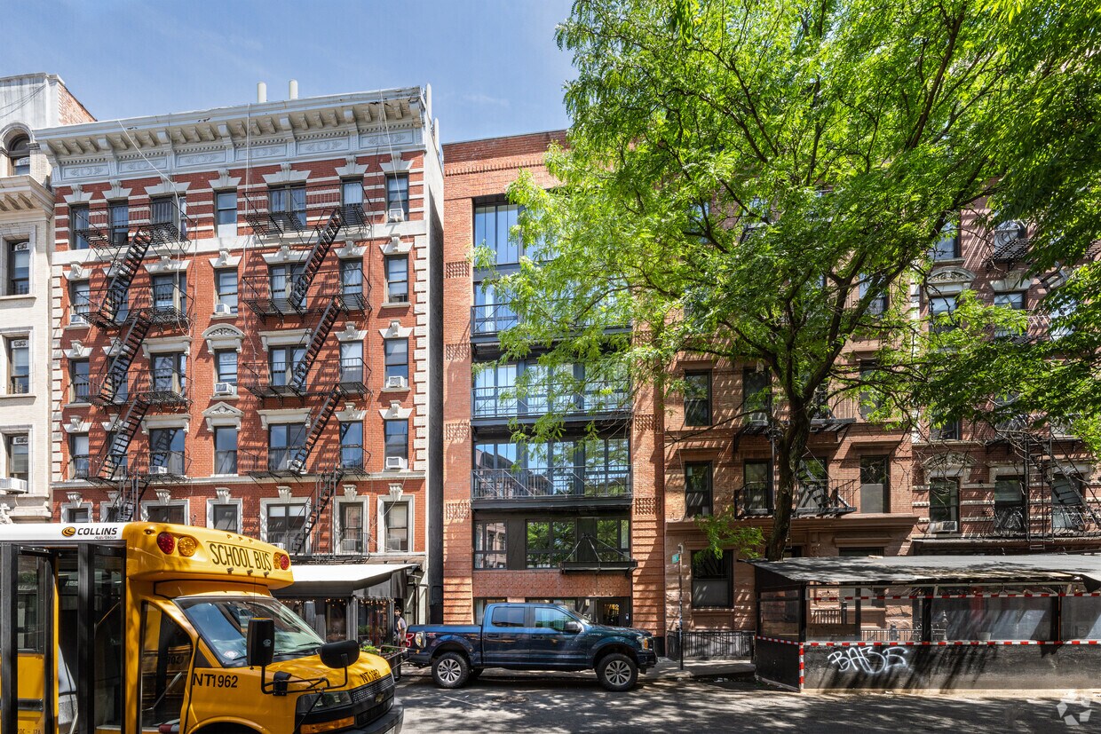 Primary Photo - 54 Macdougal St