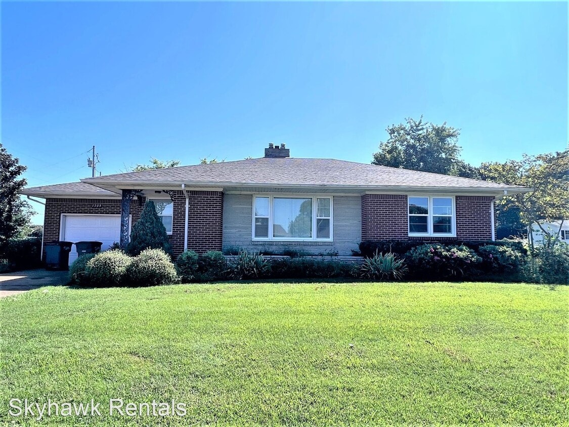Primary Photo - 3 br, 1 bath House - 1309 S. Sunswept Dr.