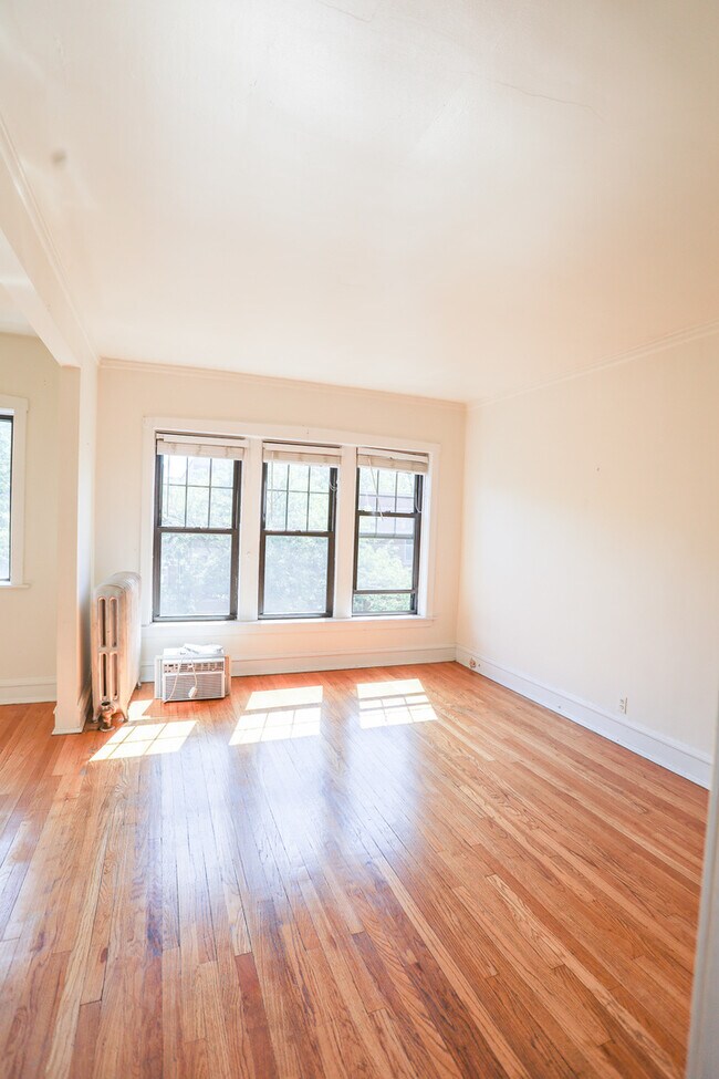 Foto del edificio - 3536 N Racine Ave