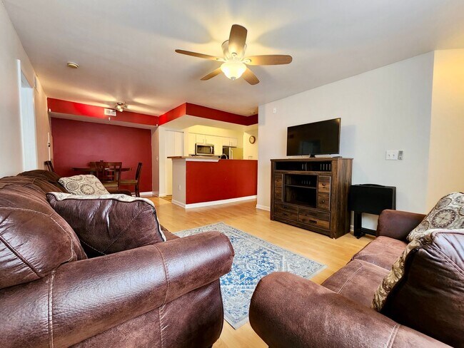Building Photo - Fully upgraded 2/2 condo in the heart of K...