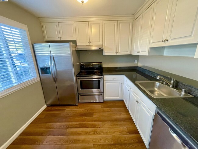 Foto del edificio - 7317 Starward Dr