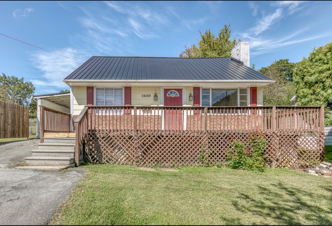 Foto principal - 1609 E Fairview Ave