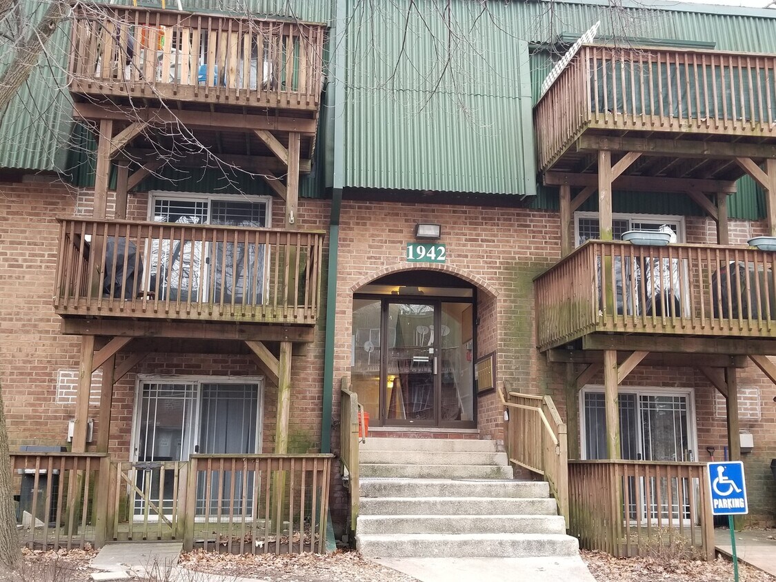 1942 Tall Oaks Dr Unit 2B, Aurora, IL 60505 Condo for Rent in Aurora