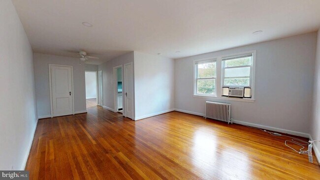 Building Photo - 1210 N Kenilworth St