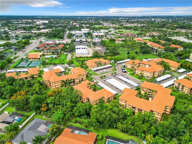 Foto del edificio - 6120 Whiskey Creek Dr