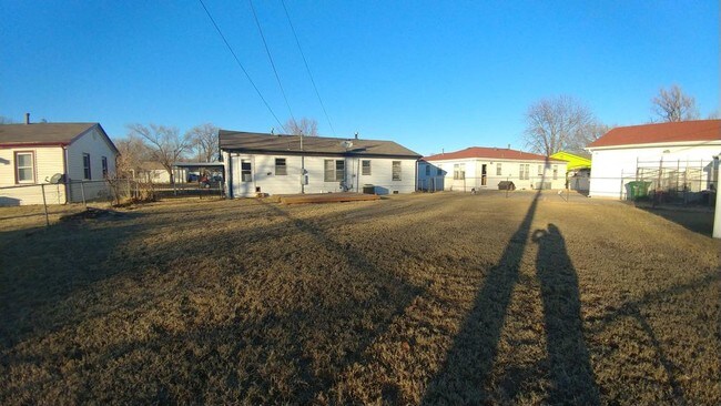 Building Photo - 2227 W 27th St S