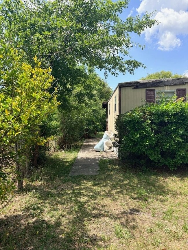 Building Photo - 2152 Glen Gardner Dr