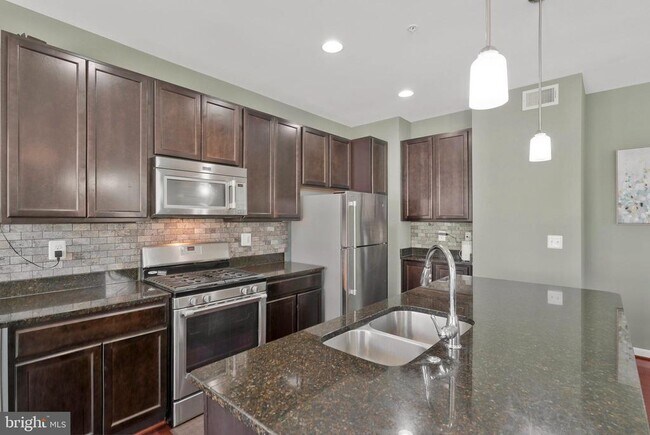 Building Photo - 59 Steeplechase Dr