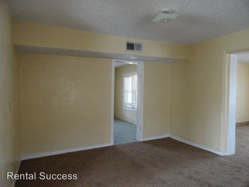 Building Photo - 127 Presa Pl