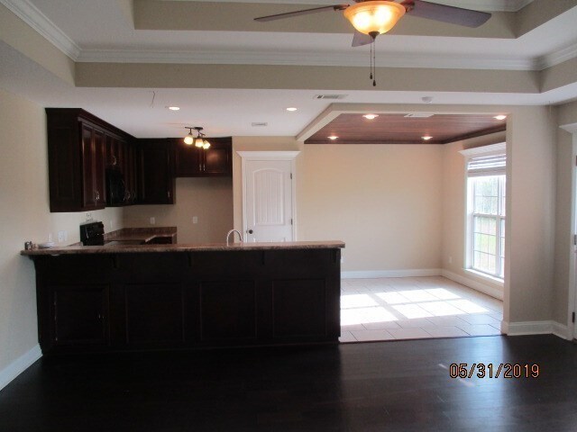 Building Photo - 3454 Greenhill Dr