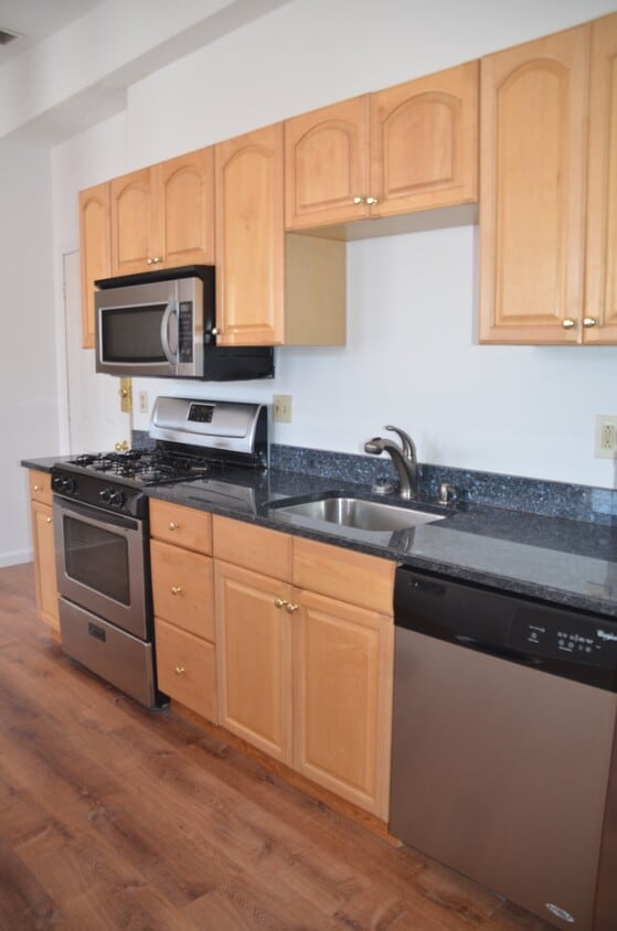 Primary Photo - 62 Wingate St