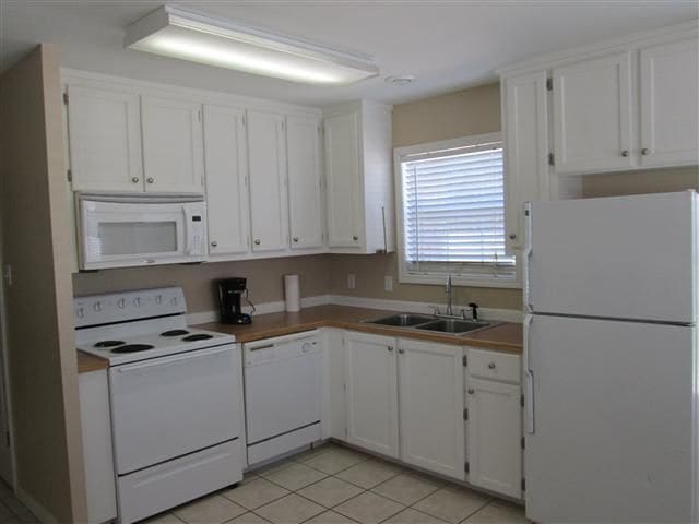 Building Photo - 629 S Barnett Springs St