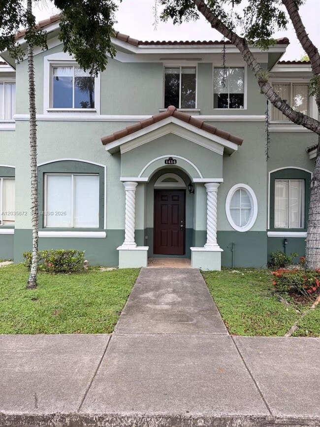 Building Photo - 1414 SE 24th Ct