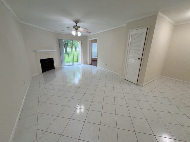 Building Photo - 6666 Harbor Town Dr