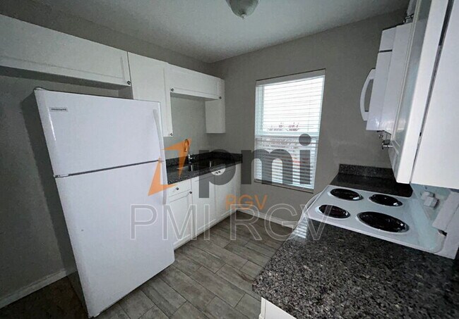 Building Photo - 1410 Quitaca Dr