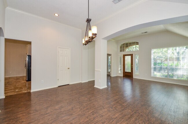 Building Photo - 2218 Millerton Ln