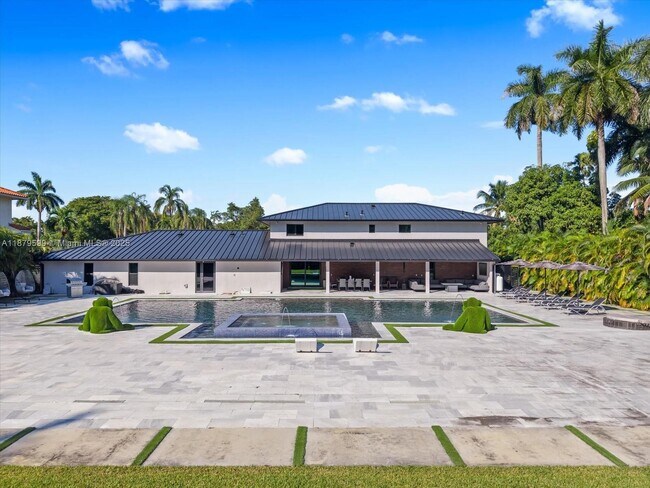 Foto del edificio - 280 NE 156th St
