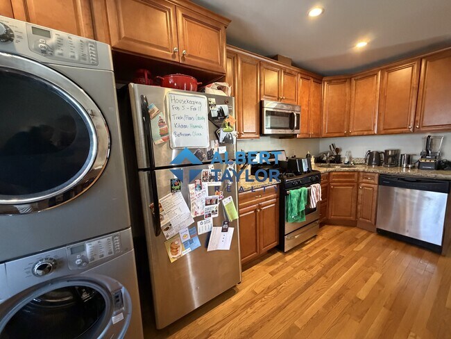 Building Photo - 11 Leverett St