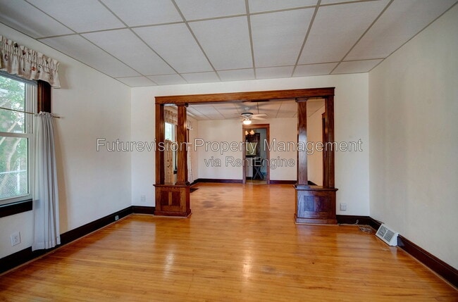 Building Photo - 1105 Summit St