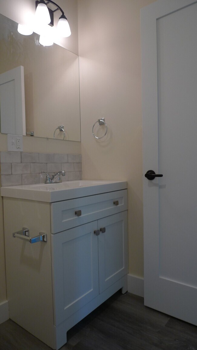 Foto del edificio - 684 Pleasant St