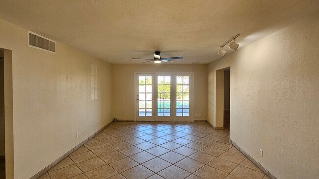 Foto del edificio - 2325 N 66th St