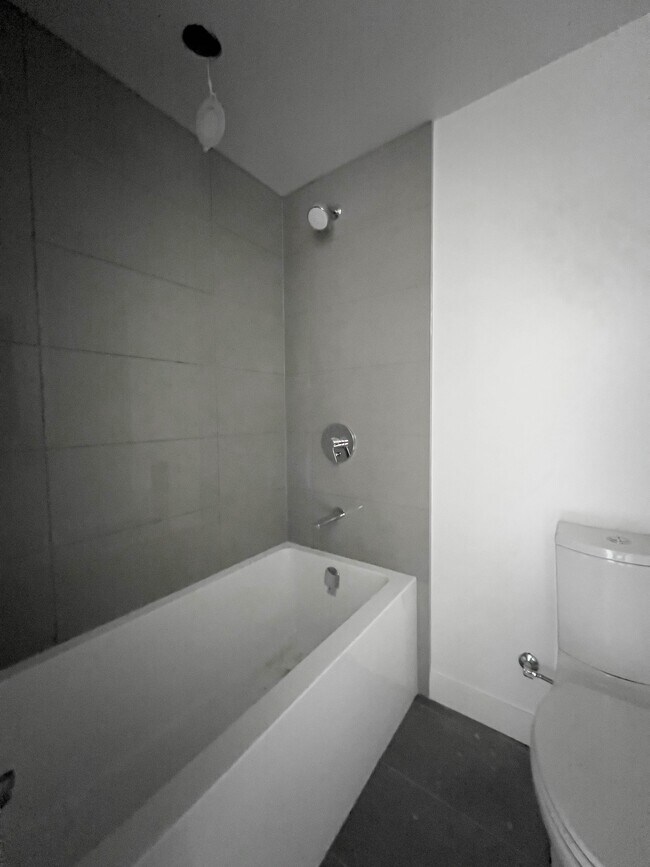 Photo du bâtiment - 901-901 Lougheed Hwy.