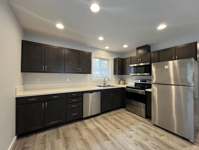 Building Photo - Modern Kerns 2BD ADU - Walk to Portland's Best Dining, Coffee and Nightlife