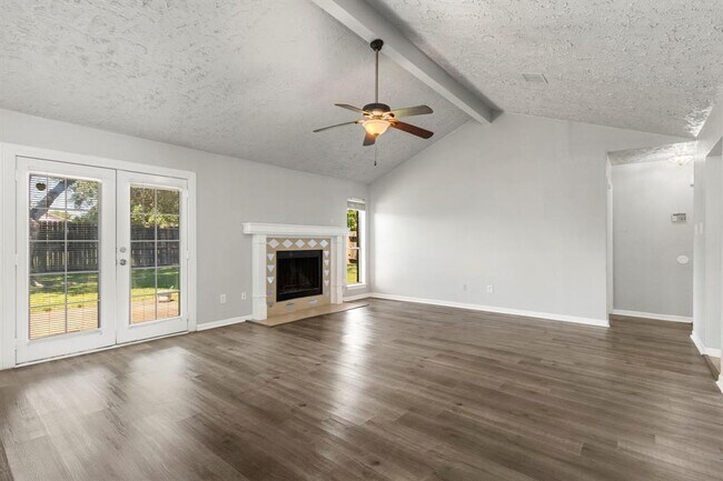 Foto del edificio - 1122 Mossridge Dr