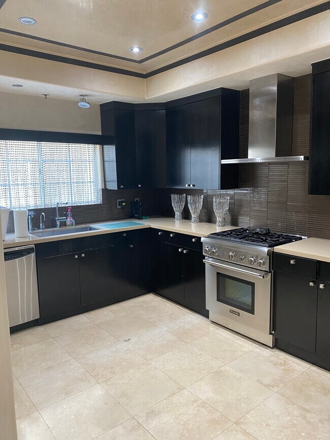 Foto del edificio - 10925 Blix St