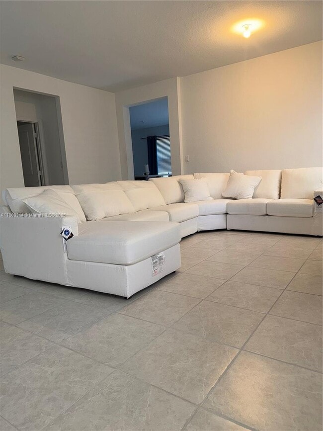 Foto del edificio - 2686 SE 13th Ct