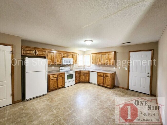 Building Photo - 3-Bedroom, 2.5-Bathroom home in Independence