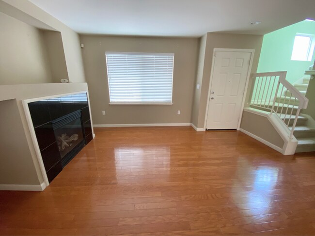 Foto del edificio - 1605 Daisy Ct