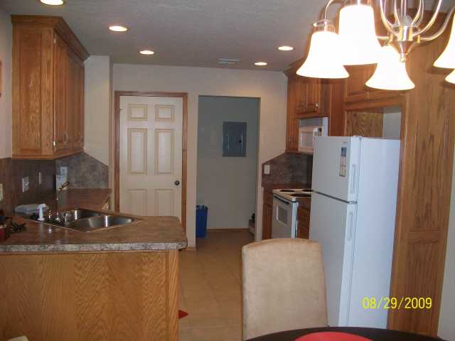  - 305 NE 3rd St