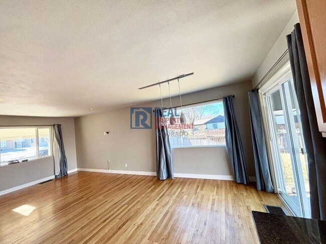 Building Photo - 5301 Highline Pl