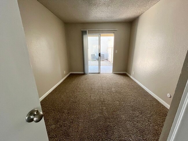 Building Photo - Granada Apartments