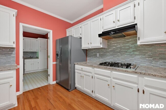 Foto del edificio - 1219 Loyola Dr