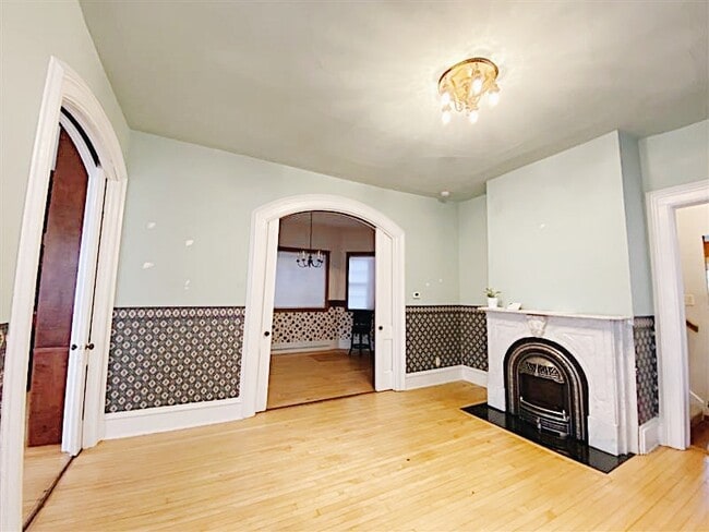 Building Photo - 1858 N Cambridge Ave