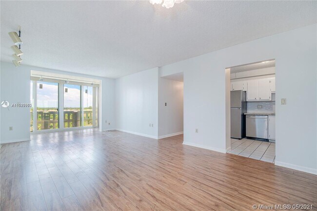 Building Photo - 919 Hillcrest Dr